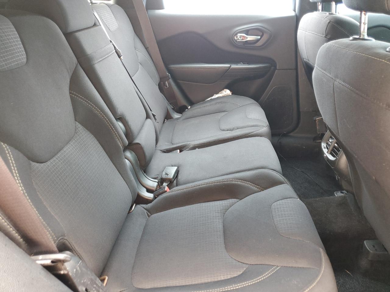 2015 Jeep Cherokee Latitude VIN: 1C4PJLCB7FW517845 Lot: 61300065
