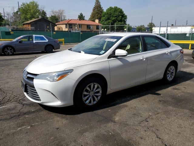  TOYOTA CAMRY 2015 Biały