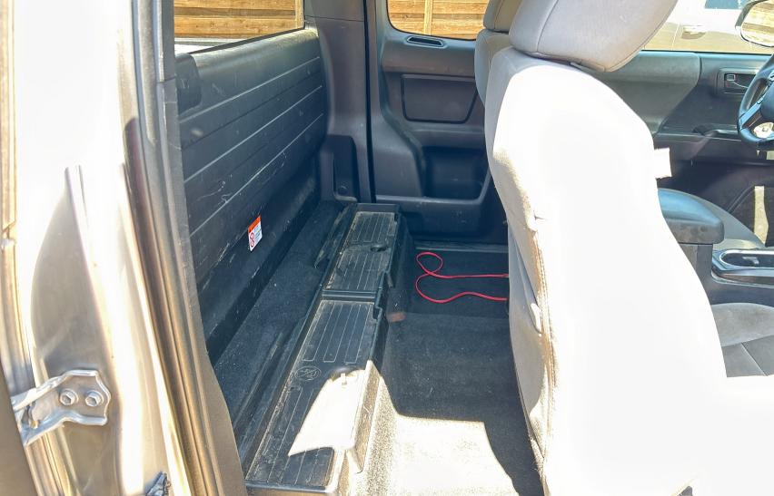  TOYOTA TACOMA 2019 Srebrny