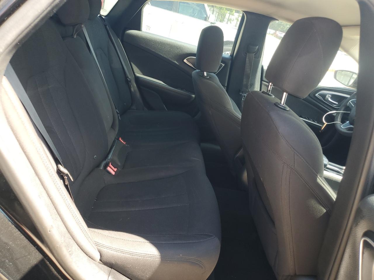 2015 Chrysler 200 Limited VIN: 1C3CCCAB2FN652883 Lot: 65592955