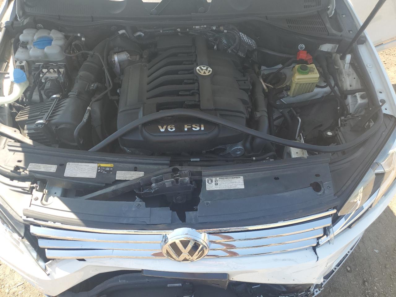 2015 Volkswagen Touareg V6 VIN: WVGEF9BP3FD004401 Lot: 65979195