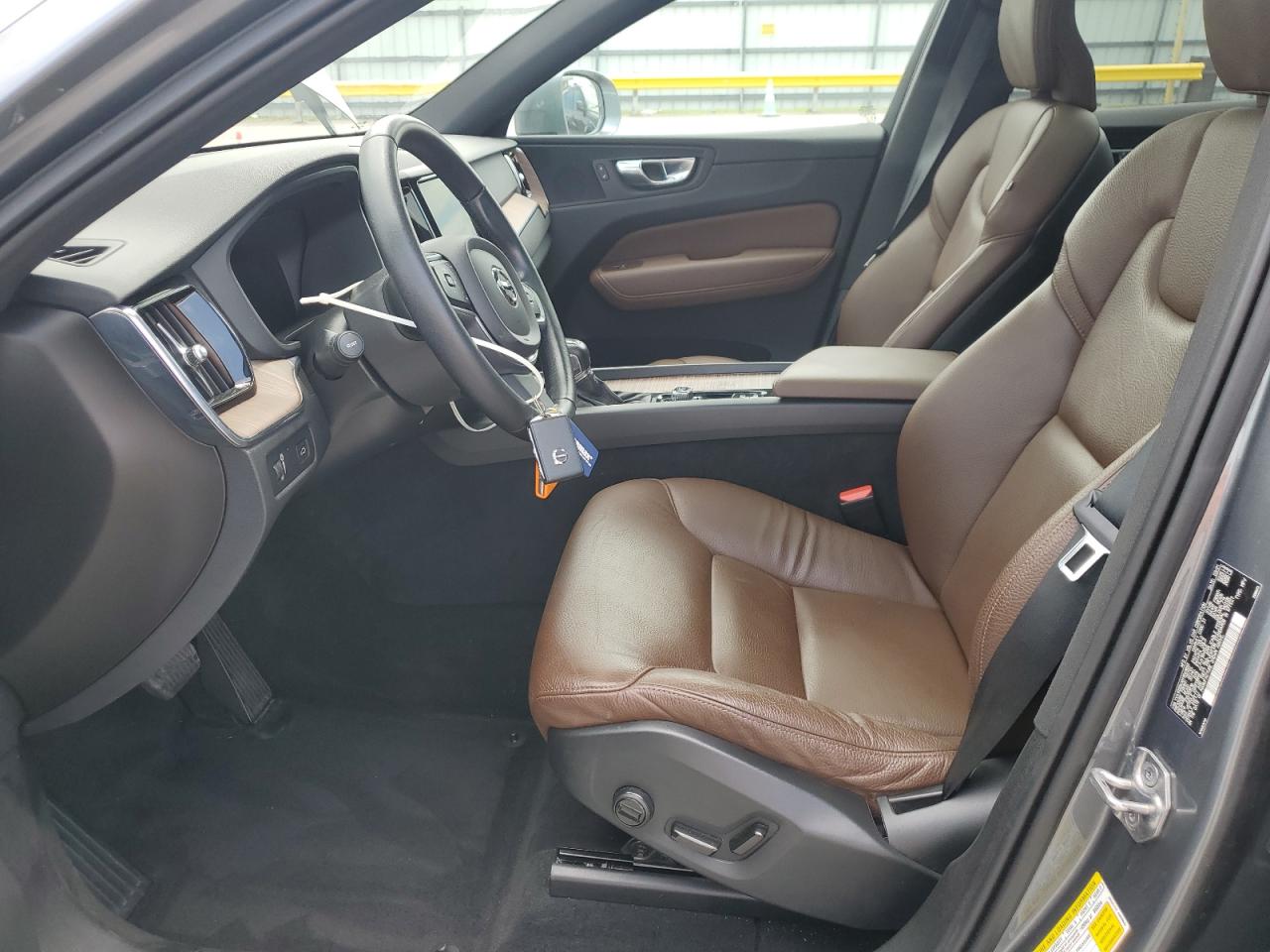 2021 Volvo Xc60 T5 Momentum VIN: YV4102DKXM1840893 Lot: 62770615