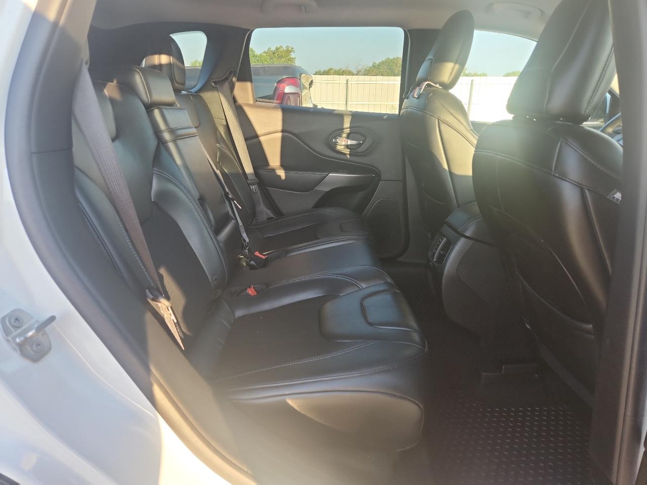 2019 Jeep Cherokee Latitude Plus VIN: 1C4PJMLX1KD359896 Lot: 64232265