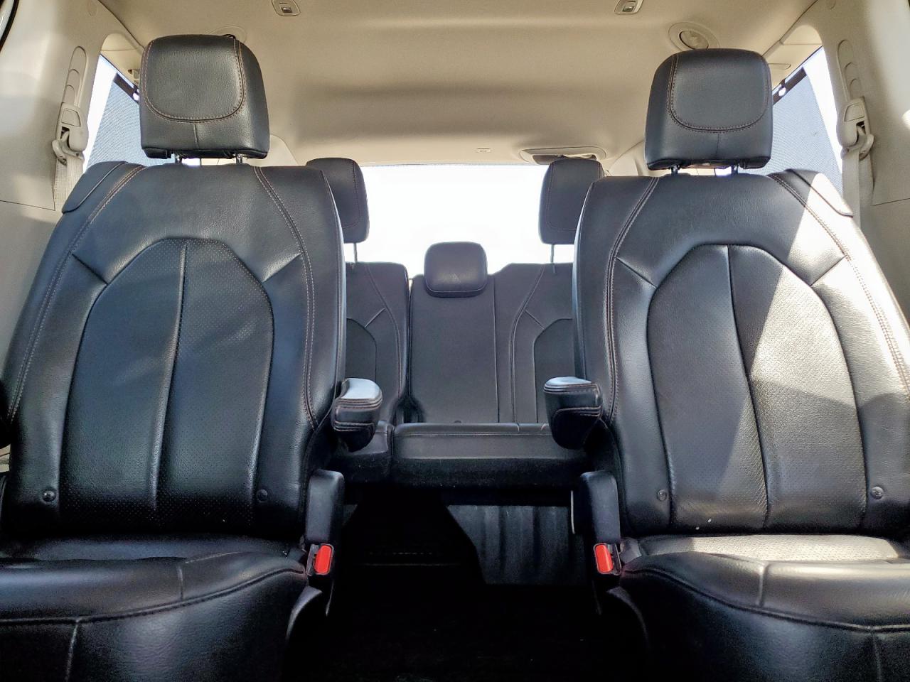 2018 Chrysler Pacifica Touring L VIN: 2C4RC1BG5JR113657 Lot: 65954015