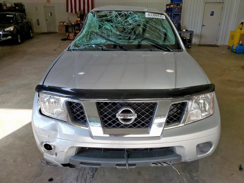  NISSAN FRONTIER 2019 Srebrny