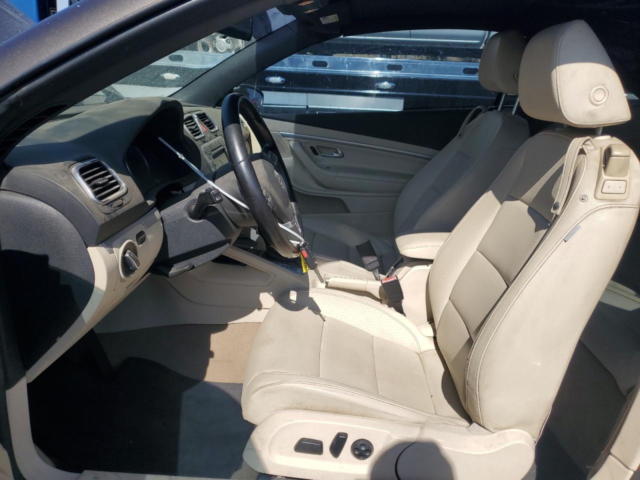 2013 Volkswagen Eos Komfort VIN: WVWBW8AHXDV007086 Lot: 64013695