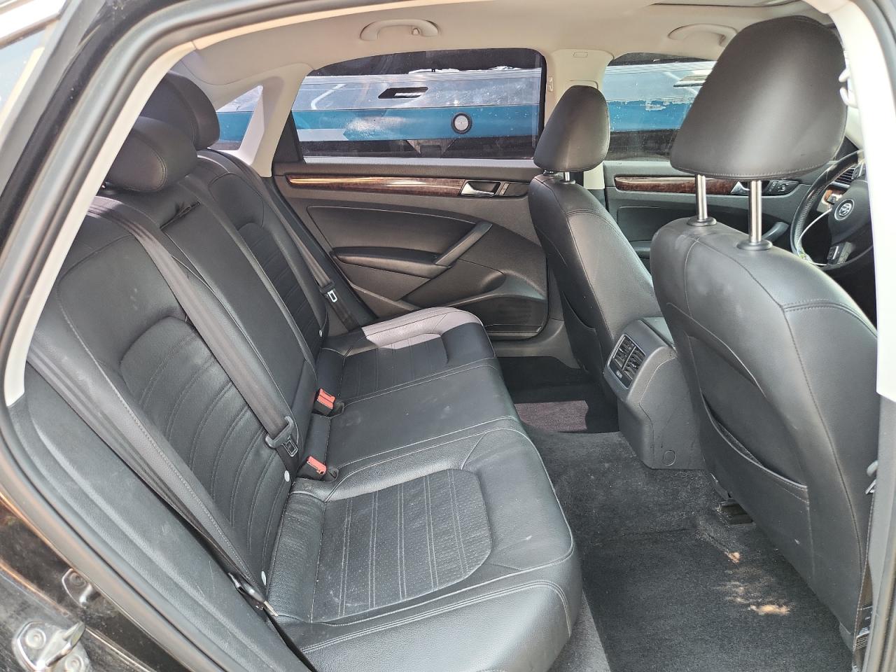 2013 Volkswagen Passat Sel VIN: 1VWCH7A33DC019795 Lot: 64848525