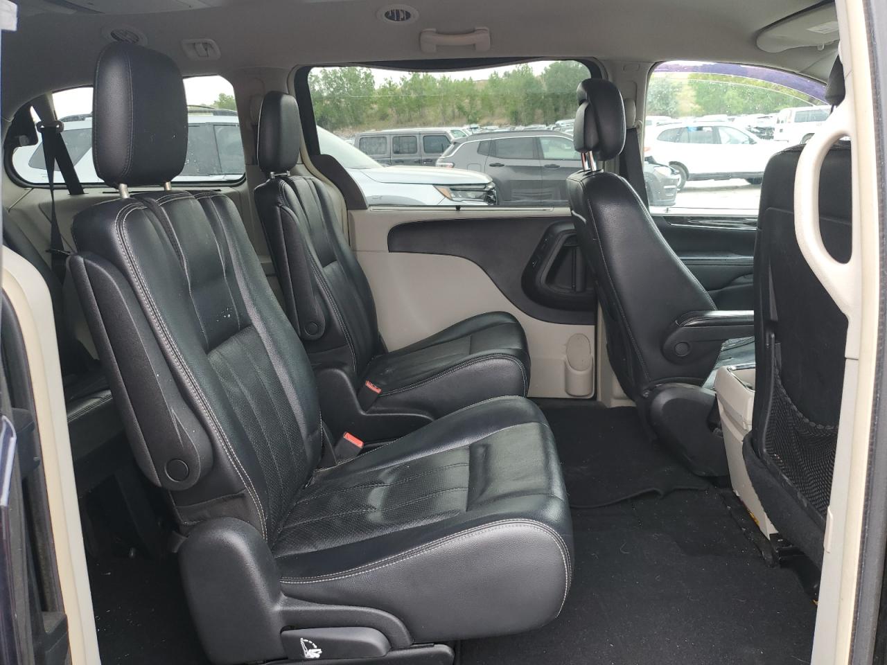 2011 Chrysler Town & Country Touring L VIN: 2A4RR8DG0BR749662 Lot: 64983135