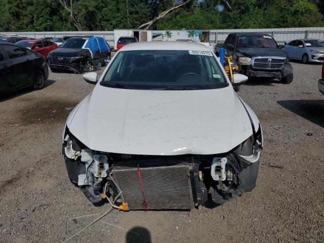 VOLKSWAGEN PASSAT 2016 Белы
