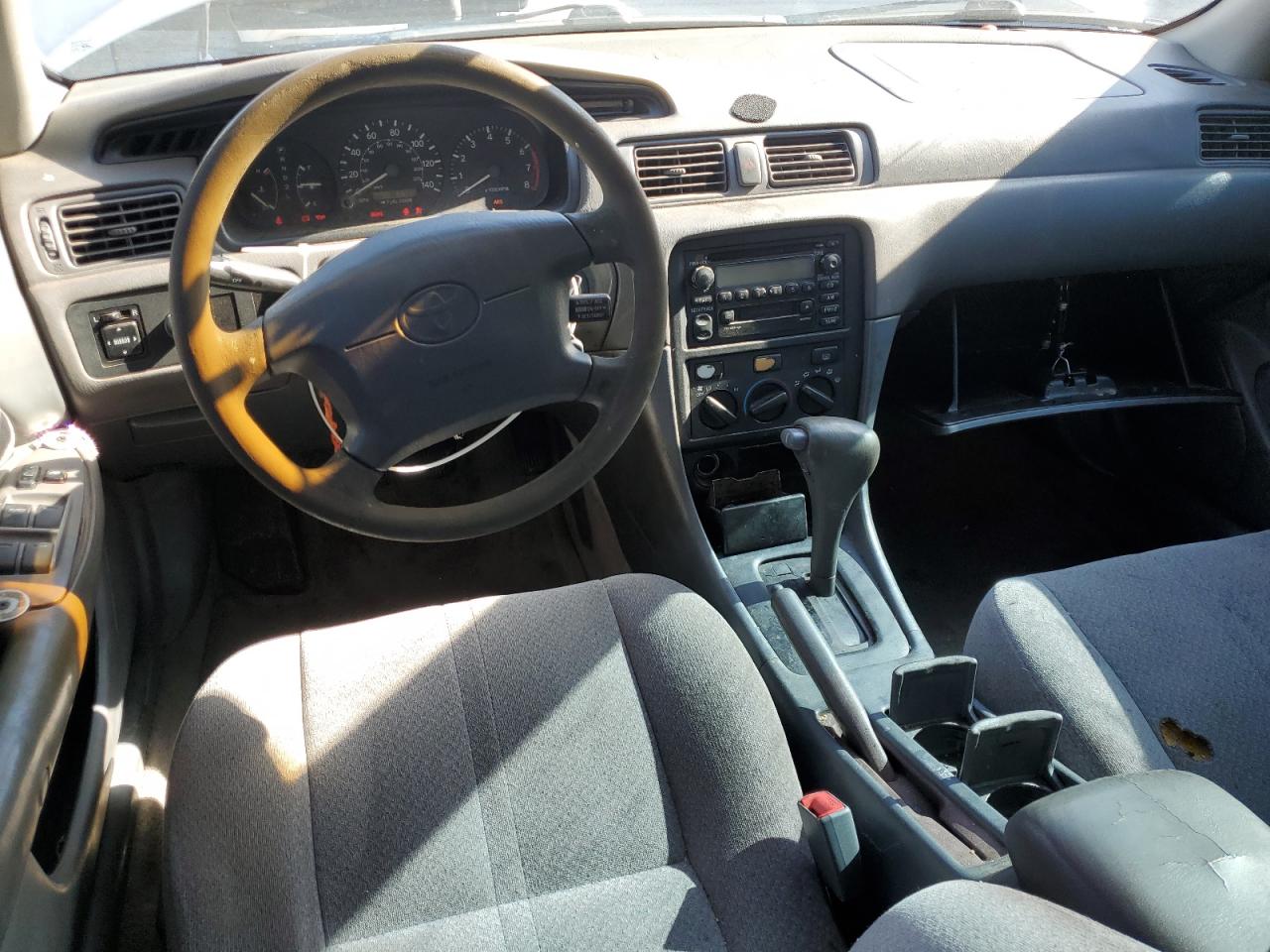 2000 Toyota Camry Le VIN: JT2BF28K4Y0283337 Lot: 64067775