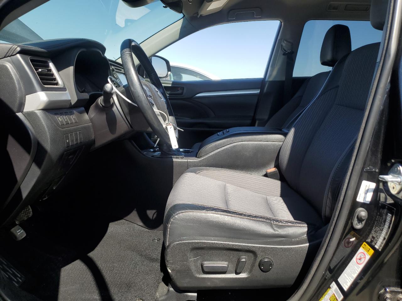 2018 Toyota Highlander Le VIN: 5TDBZRFH1JS914157 Lot: 64795425