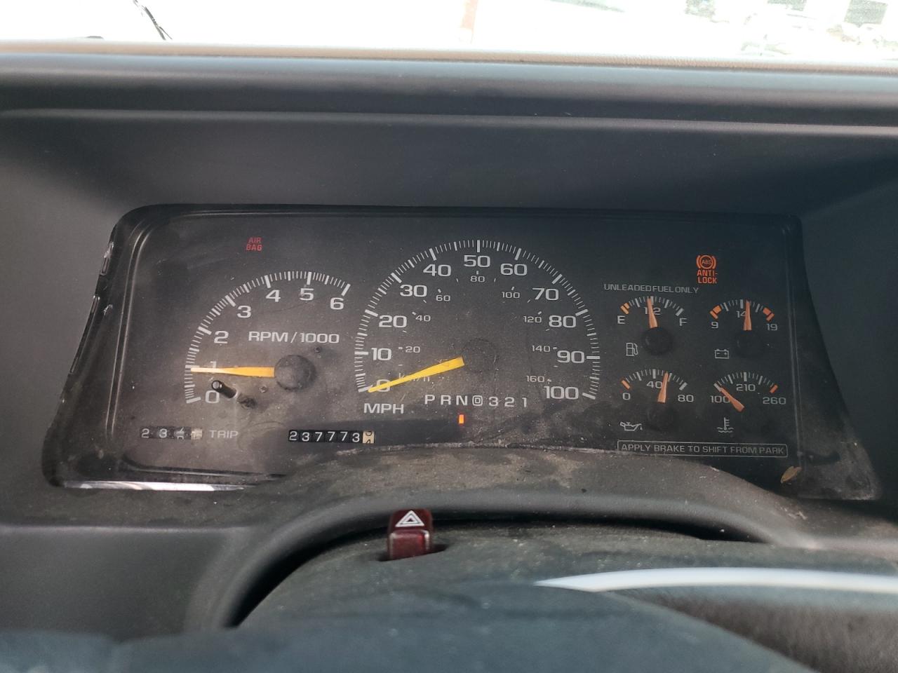 1999 GMC Yukon VIN: 1GKEK13R8XJ728657 Lot: 64333225