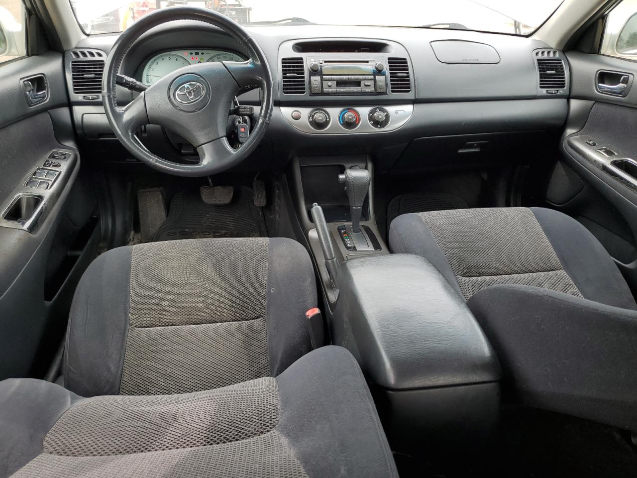 2004 Toyota Camry Le VIN: 4T1BE32K04U812094 Lot: 64277005