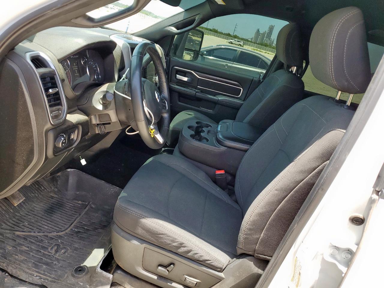 2024 Ram 3500 Big Horn VIN: 3C63RRHL3RG273052 Lot: 63837015