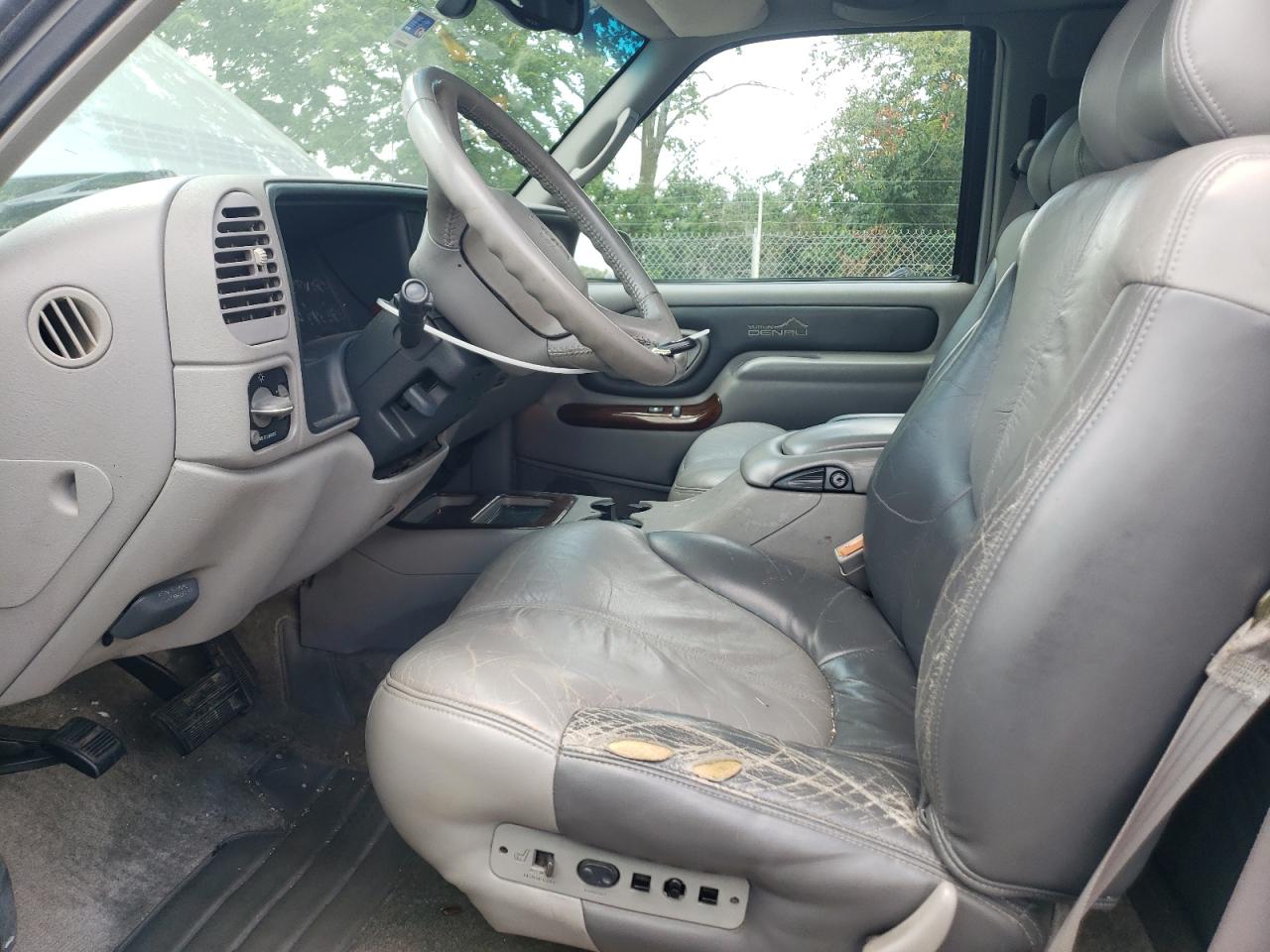 2000 GMC Yukon Denali VIN: 1GKEK13R9YR109780 Lot: 64987445