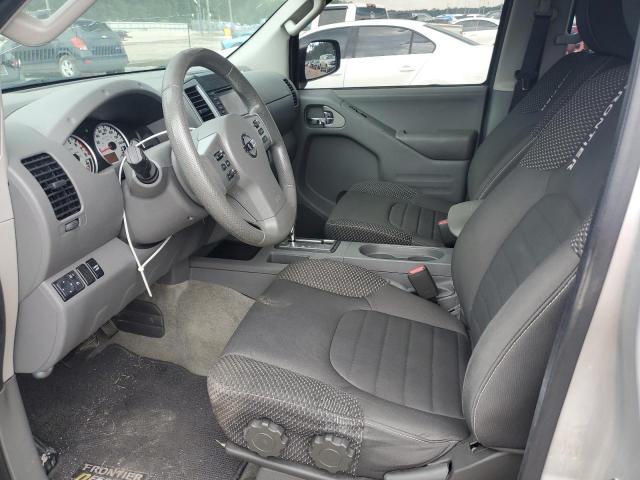 Pickups NISSAN FRONTIER 2016 Srebrny