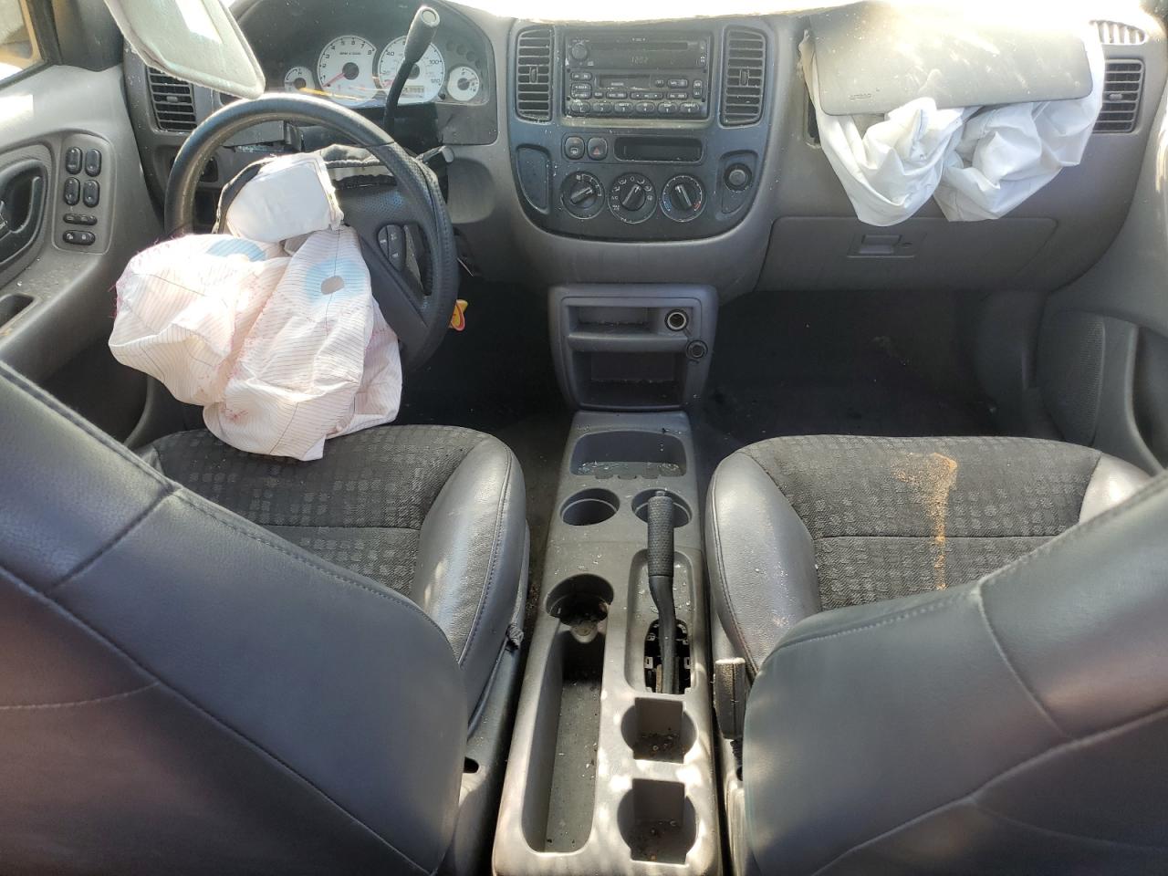 2001 Ford Escape Xls VIN: 1FMYU01121KF10379 Lot: 63602835