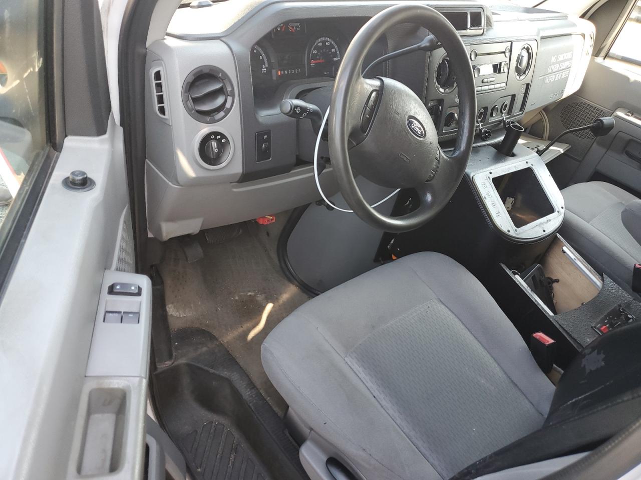 2013 Ford Econoline E350 Super Duty Cutaway Van VIN: 1FDWE3FSXDDA74851 Lot: 63290825