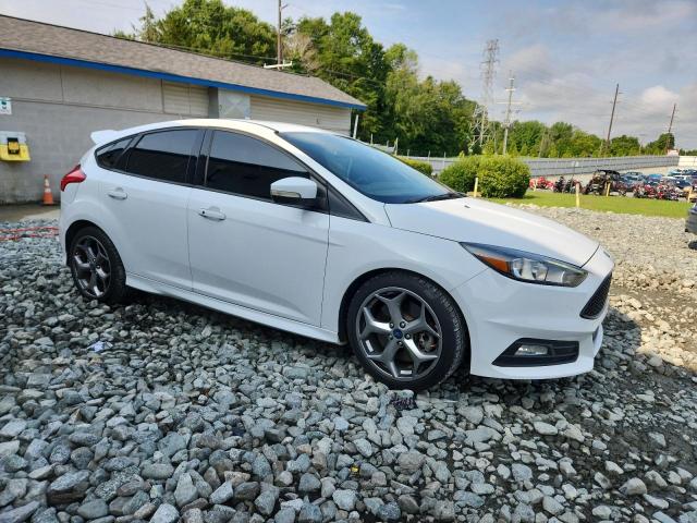  FORD FOCUS 2017 White