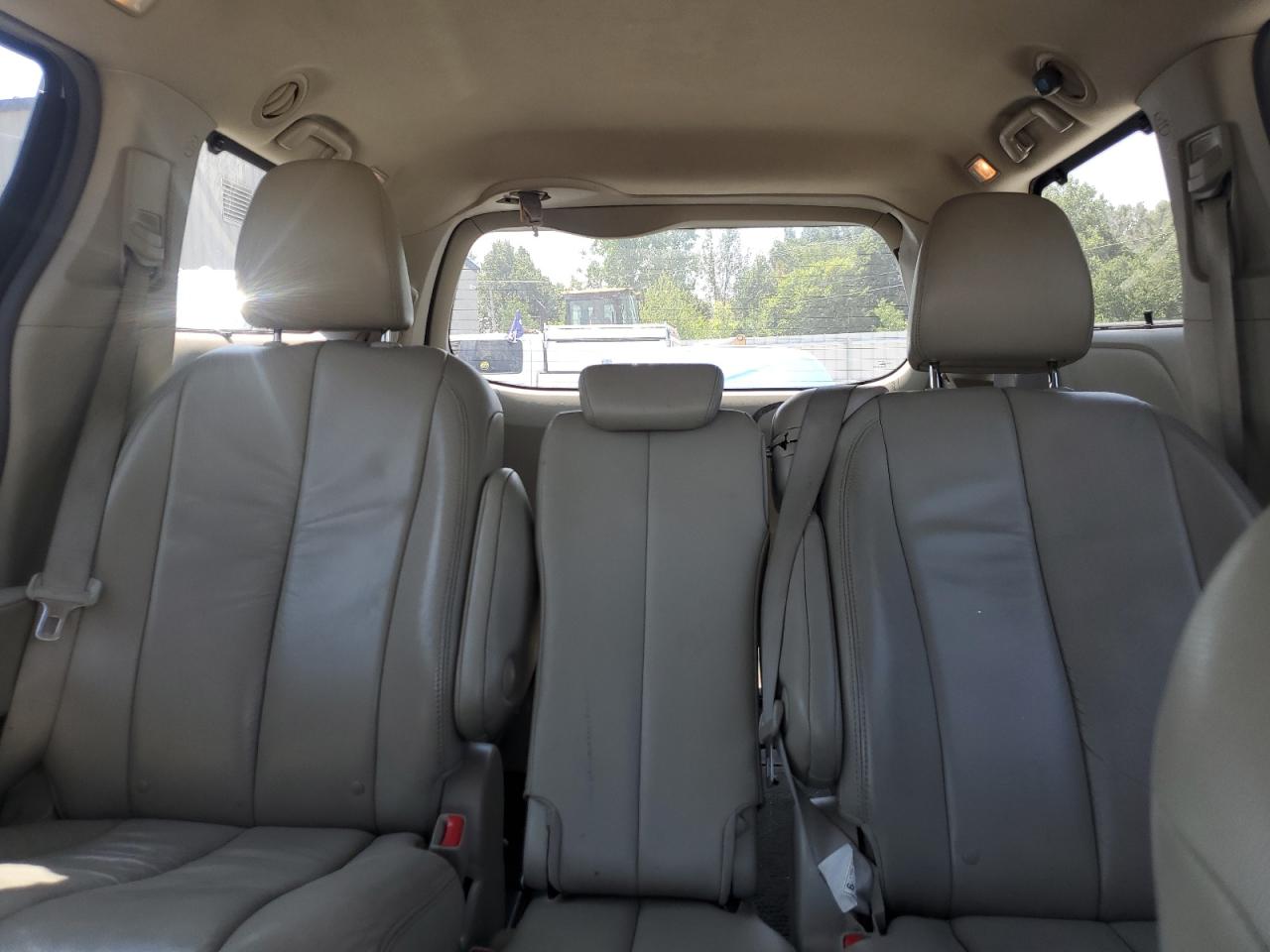 2011 Toyota Sienna Xle VIN: 5TDYK3DC8BS104318 Lot: 64807965