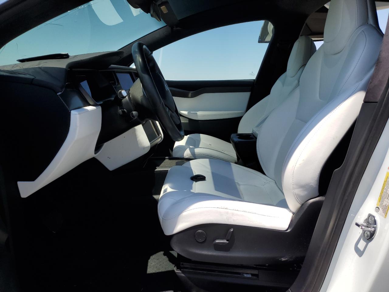2018 Tesla Model X VIN: 5YJXCBE22JF136595 Lot: 61272195