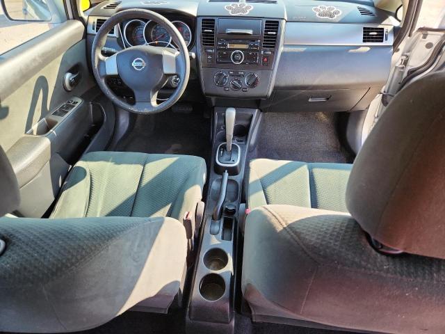 Hatchbacks NISSAN VERSA 2012 Srebrny