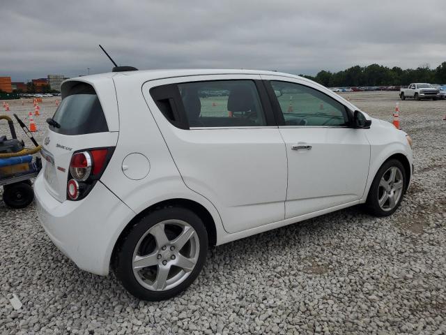 Hatchbacks CHEVROLET SONIC 2015 Biały