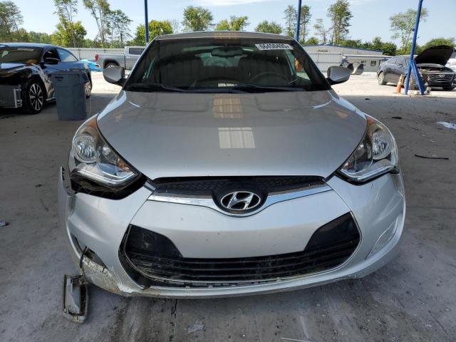  HYUNDAI VELOSTER 2017 Серебристый
