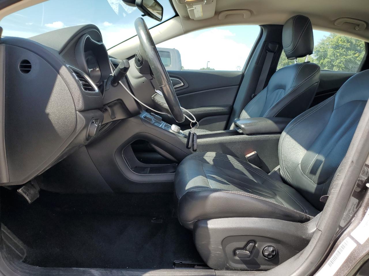 2015 Chrysler 200 Limited VIN: 1C3CCCAB4FN608318 Lot: 64231275