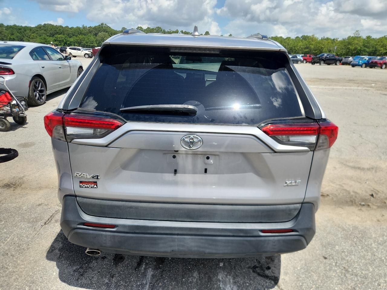 2020 Toyota Rav4 Xle VIN: 2T3W1RFV9LC070354 Lot: 64863775