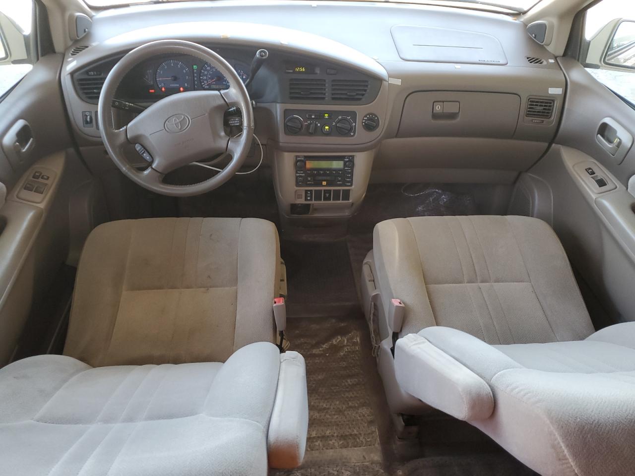 2002 Toyota Sienna Le VIN: 4T3ZF13C62U455029 Lot: 63062565