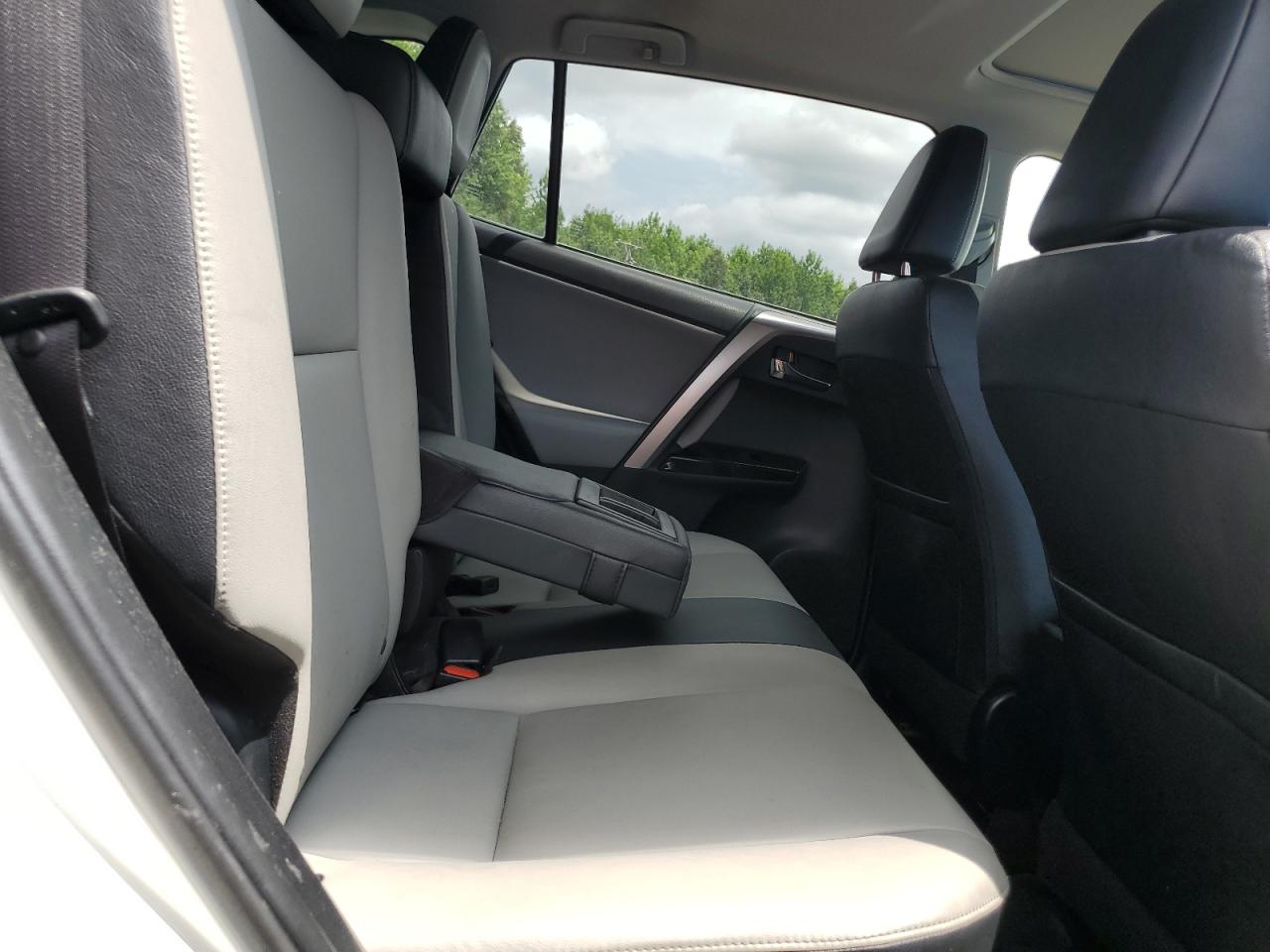 2017 Toyota Rav4 Hv Limited VIN: JTMDJREV8HD113352 Lot: 63593095
