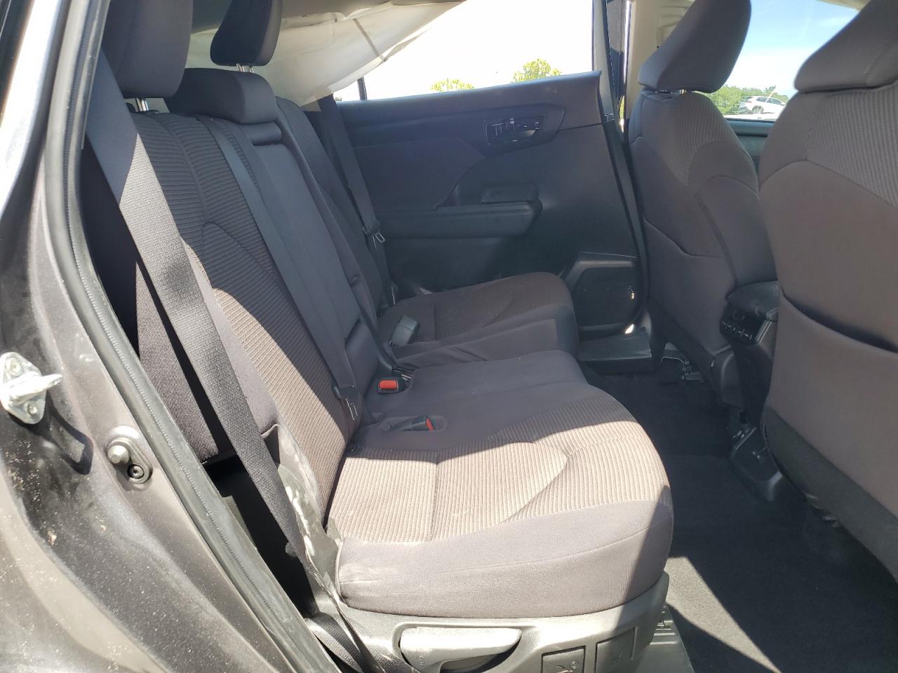2022 Toyota Highlander L VIN: 5TDZZRAH3NS558015 Lot: 64471175