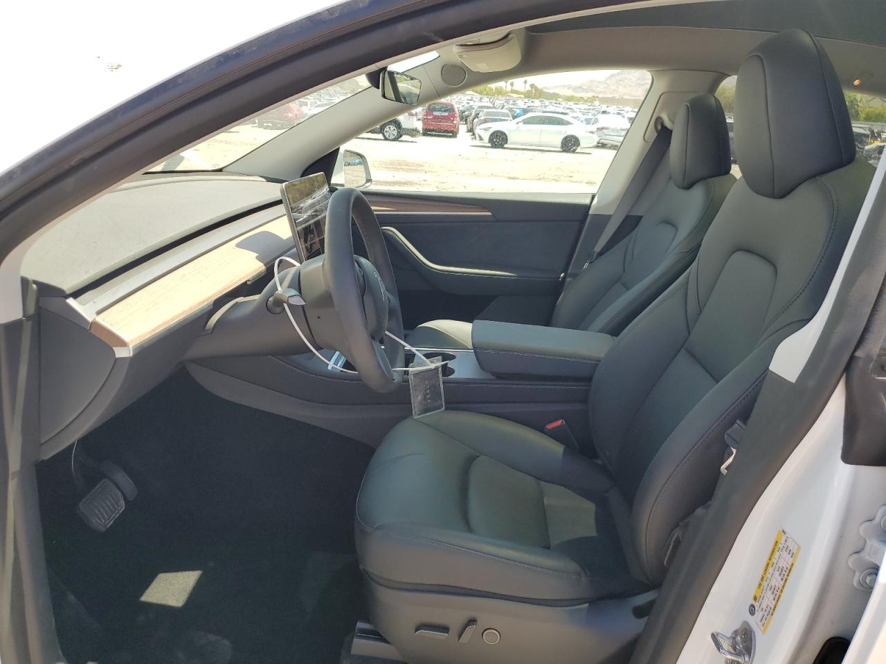 2025 Tesla Model Y VIN: 7SAYGDED9SF260437 Lot: 66044185