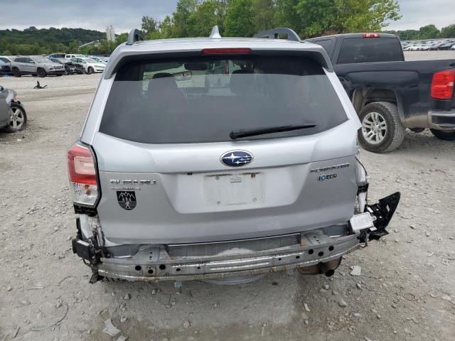  SUBARU FORESTER 2018 Srebrny