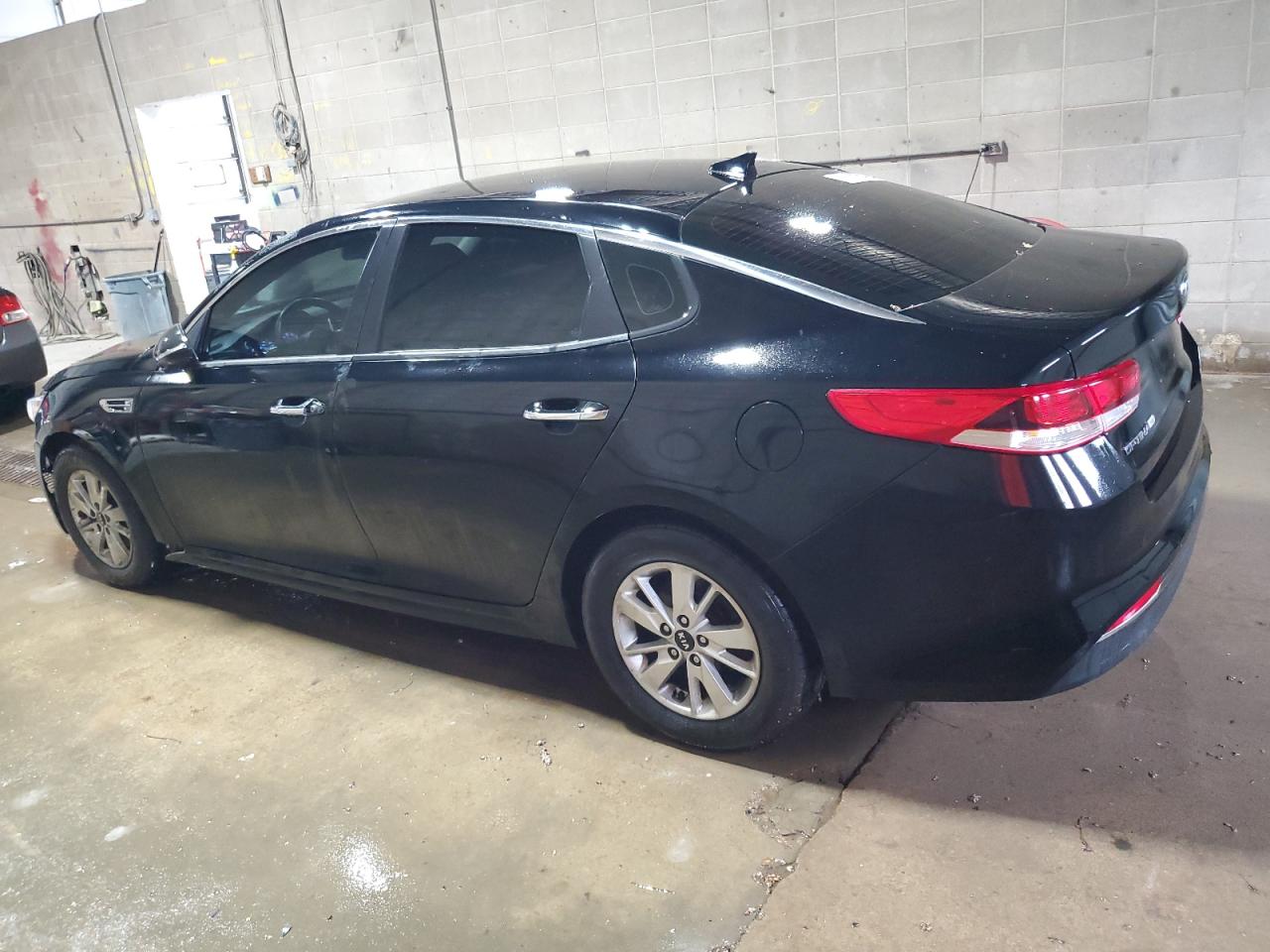 2017 Kia Optima Lx VIN: 5XXGT4L37HG165895 Lot: 65029245