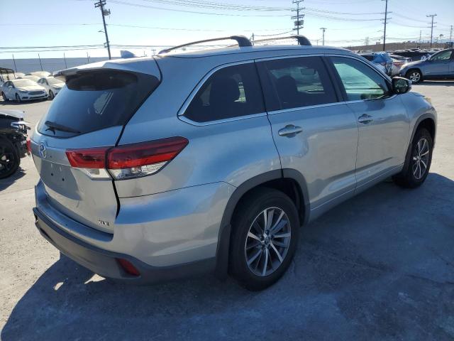 TOYOTA HIGHLANDER 2017 Silver