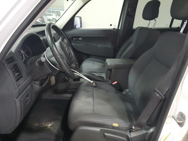  JEEP LIBERTY 2012 Белы