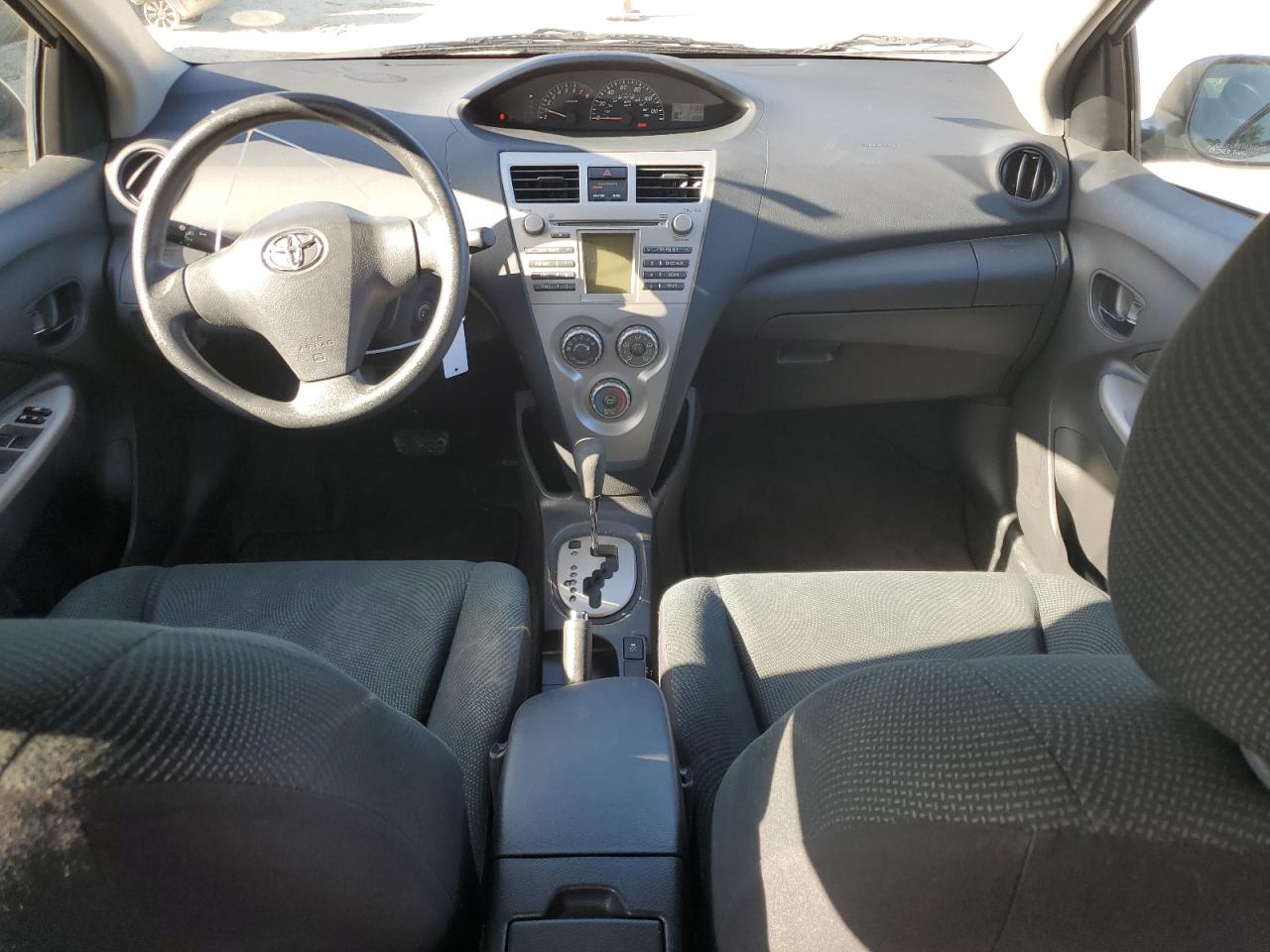 2010 Toyota Yaris VIN: JTDBT4K33A4073551 Lot: 63093465