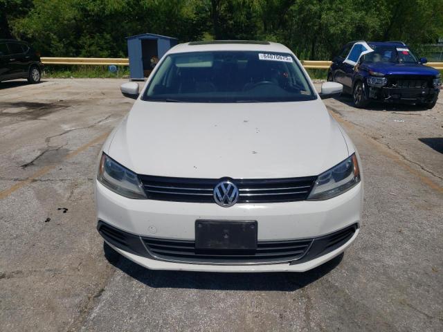 Sedans VOLKSWAGEN JETTA 2013 Biały