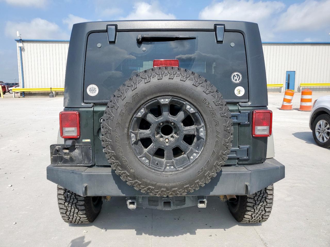 2011 Jeep Wrangler Sport VIN: 1J4AA2D10BL573699 Lot: 65088005