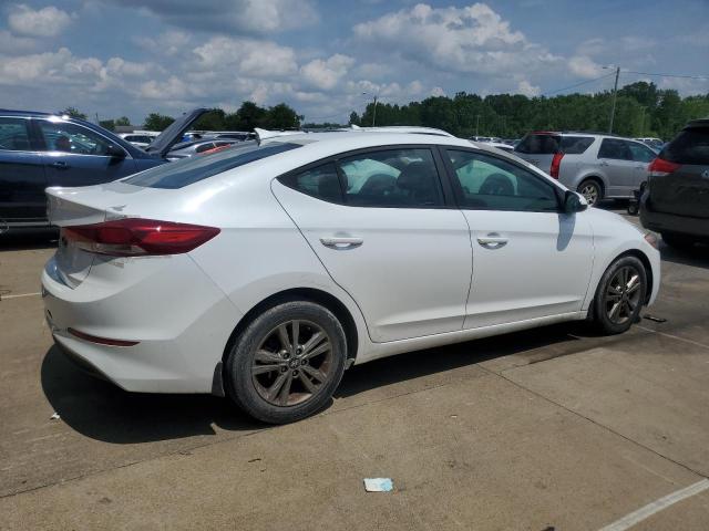  HYUNDAI ELANTRA 2018 Белы