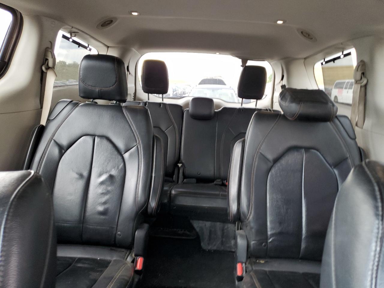 2017 Chrysler Pacifica Touring L VIN: 2C4RC1BG1HR576017 Lot: 63383315