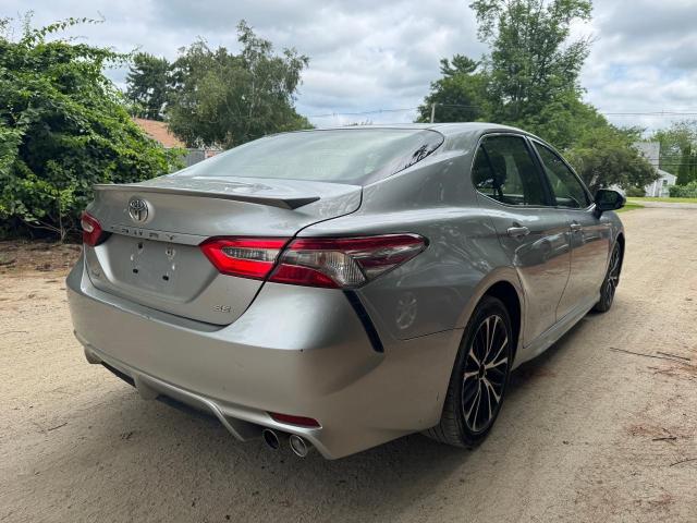  TOYOTA CAMRY 2018 Srebrny