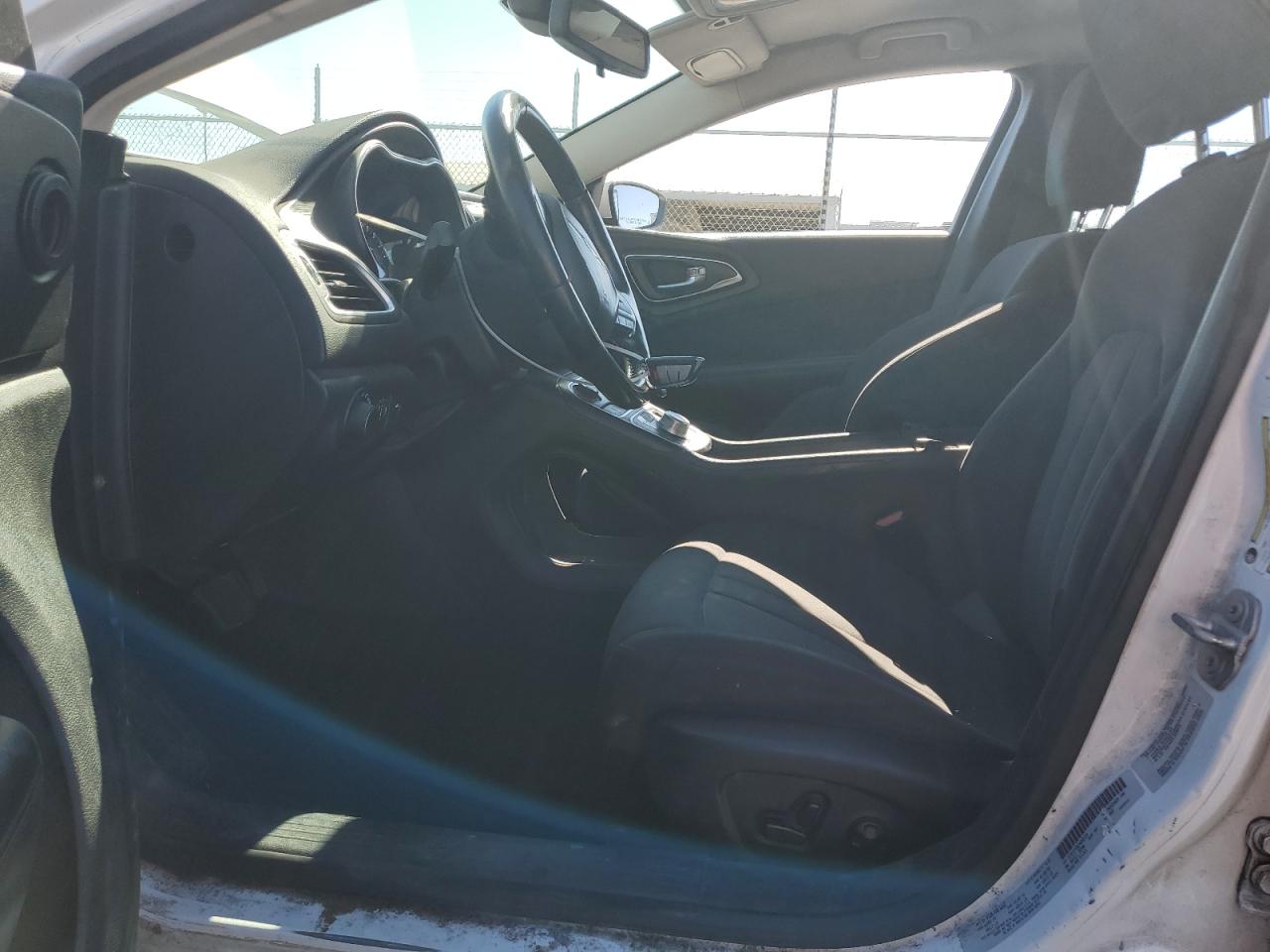 2015 Chrysler 200 Limited VIN: 1C3CCCAB5FN695310 Lot: 64444955