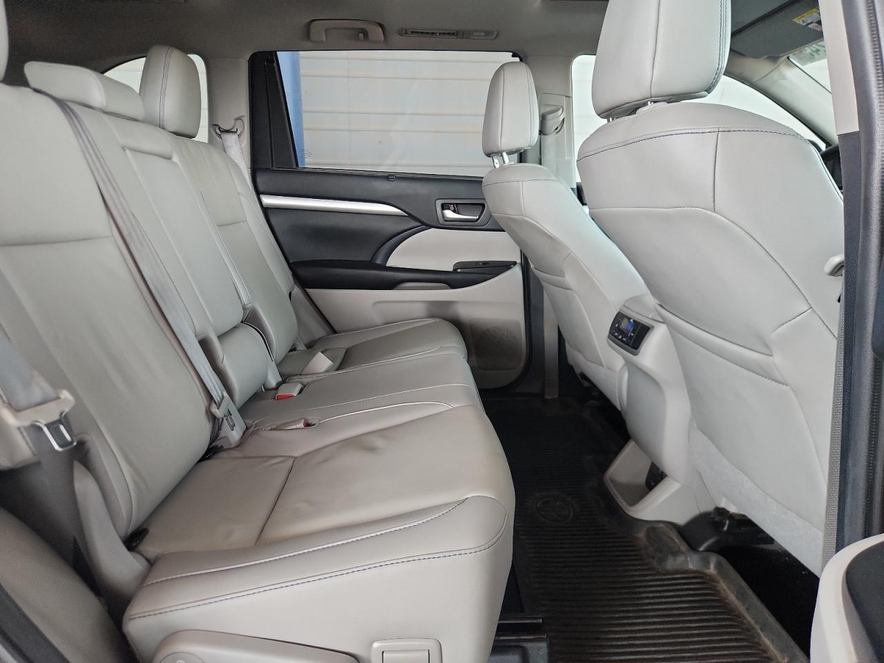 2019 Toyota Highlander Se VIN: 5TDJZRFH1KS956941 Lot: 64251245