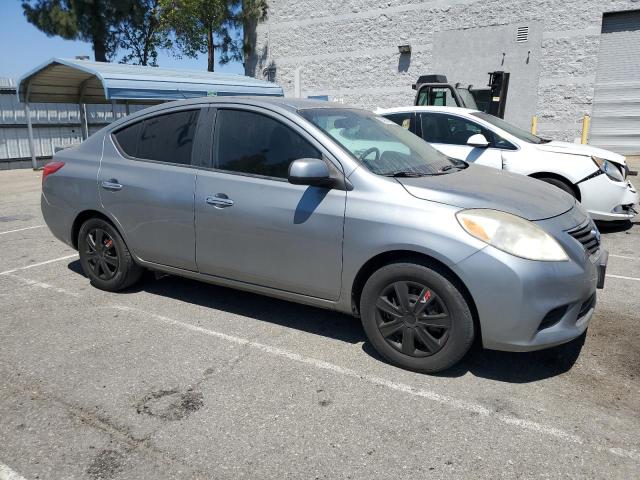Sedans NISSAN VERSA 2013 Silver