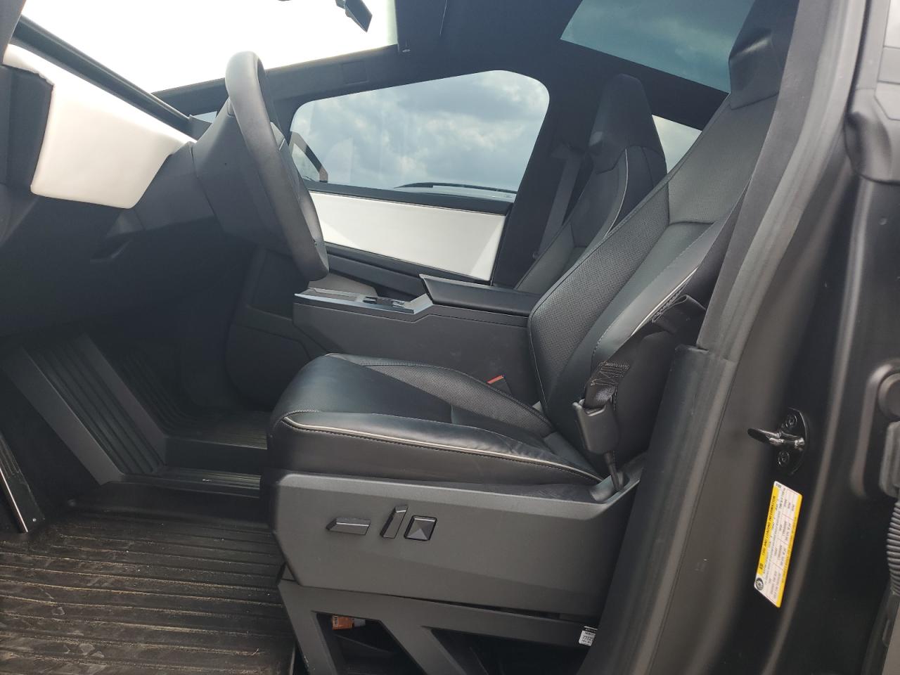 2024 Tesla Cybertruck VIN: 7G2CEHED6RA015992 Lot: 64204905