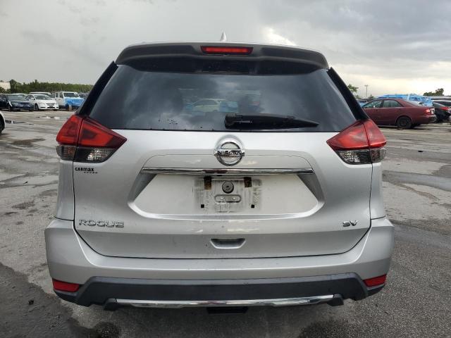  NISSAN ROGUE 2018 Srebrny