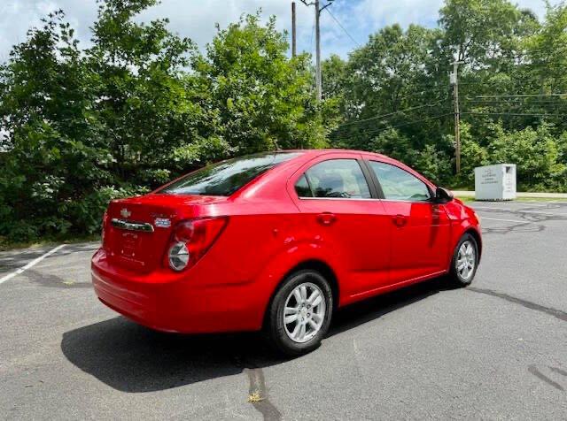 Sedans CHEVROLET SONIC 2012 Czerwony